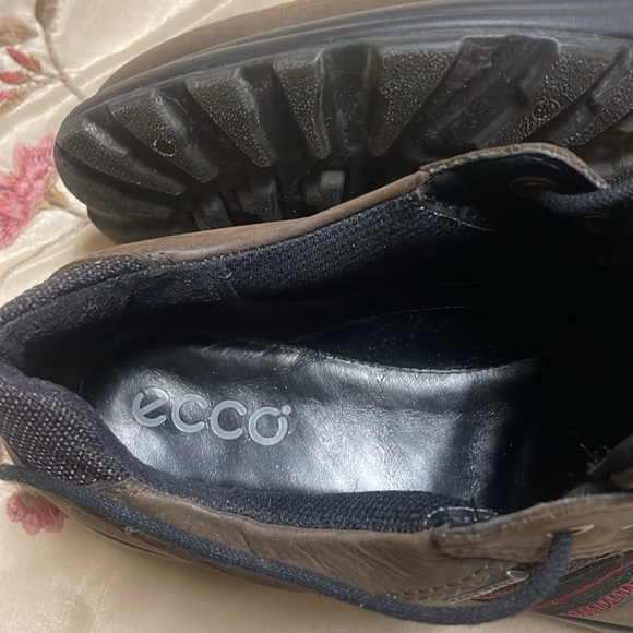 ECCO Women's hikers with Shock heel absorbers.  9/10 excellent condition SZE 38 - Picture 4 of 6